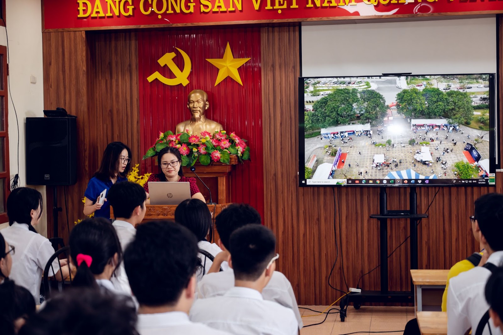 Nhấn để phóng to